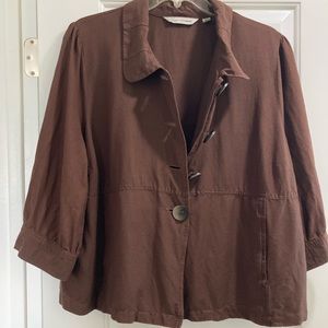 Avenue brown, linen-rayon mix, exaggerated button top, with pockets, size 26/28.